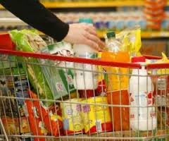 Inflação de alimentos afeta orçamento das famílias e reduz vendas do varejo