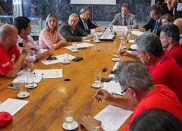 Negociação com servidores continua