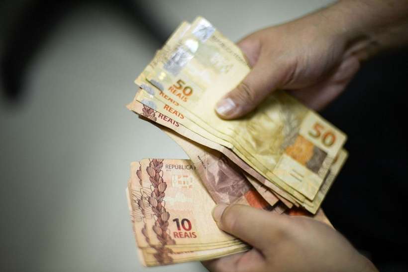 Salário mínimo de R$ 1.045 terá impacto adicional de R$ 2,13 bi em despesas
