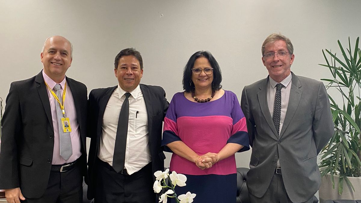 Dirigentes da AAFIT e do Sindifisco-DF se encontram com a senadora Damares Alves