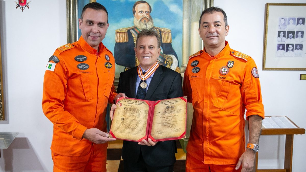 Associado José Hable recebe Comenda da Ordem do Mérito Bombeiro Militar do DF
